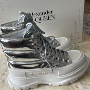 Authentic Alexander McQueen Puffer Tread Slick Metallic Leather!!